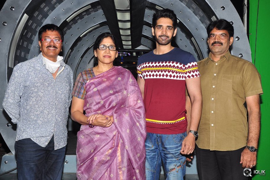 Aatadukundam-Raa-Movie-Press-Meet